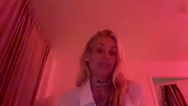 Snapshot of Arousing_Aria_38 chatting on June 4, 9:54 pm Arousing Aria 38 online show from June 4, 9:54 pm