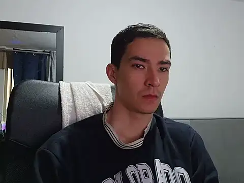 Snapshot of Dan_Hottie chatting on June 5, 7:08 pm Dan Hottie online show from June 5, 7:08 pm