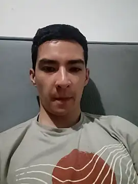 Snapshot of Dan_Hottie chatting on June 10, 12:22 am Dan Hottie online show from June 10, 12:22 am