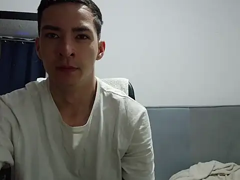 Snapshot of Dan_Hottie chatting on June 19, 10:35 pm Dan Hottie online show from June 19, 10:35 pm