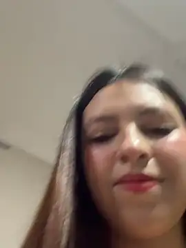Snapshot of Miel_rousse chatting on May 20, 4:51 am Miel rousse online show from May 20, 4:51 am