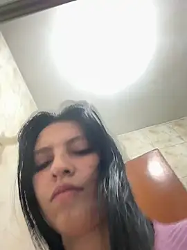 Snapshot of Miel_rousse chatting on June 6, 4:28 am Miel rousse online show from June 6, 4:28 am