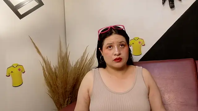 Snapshot of Laura__Castillo_ chatting on July 1, 12:40 pm Laura Castillo online show from July 1, 12:40 pm
