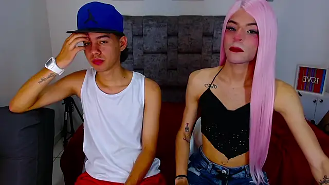 Realbadbxtch  online show from June 13, 7:23 pm