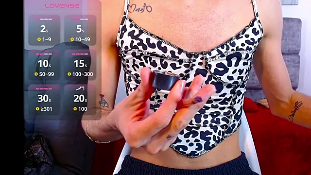 Realbadbxtch  online show from June 18, 6:56 pm
