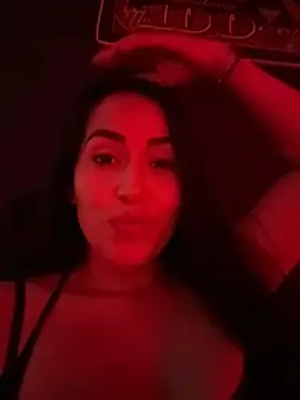 Snapshot of areviklusine1 chatting on June 12, 11:25 pm areviklusine1 online show from June 12, 11:25 pm