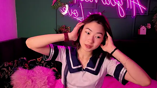 Snapshot of Runi_Asian chatting on June 14, 1:14 am Runi Asian online show from June 14, 1:14 am
