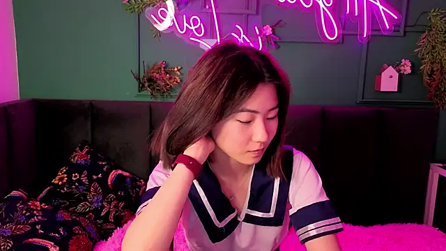 Snapshot of Runi_Asian chatting on June 14, 2:35 am Runi Asian online show from June 14, 2:35 am