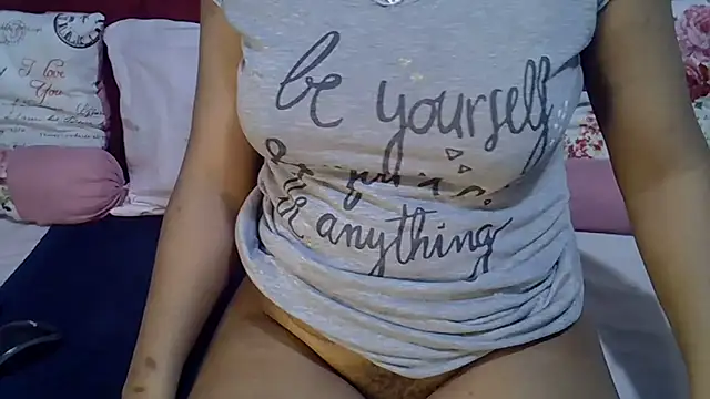 Snapshot of Queenleahx chatting on June 6, 6:40 am Queenleahx online show from June 6, 6:40 am