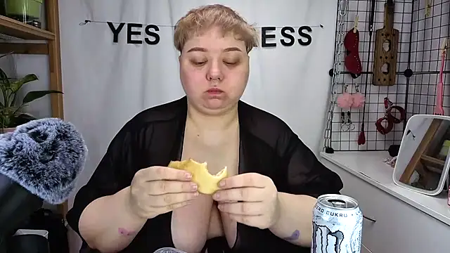Snapshot of mistress_molly chatting on May 23, 5:23 am mistress molly online show from May 23, 5:23 am