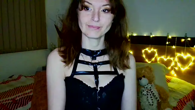 Snapshot of LoveElenika chatting on June 3, 12:46 am LoveElenika online show from June 3, 12:46 am