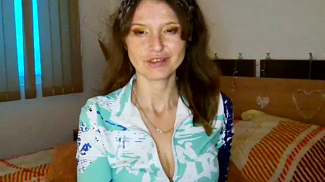 Snapshot of LoveElenika chatting on June 14, 5:04 pm LoveElenika online show from June 14, 5:04 pm