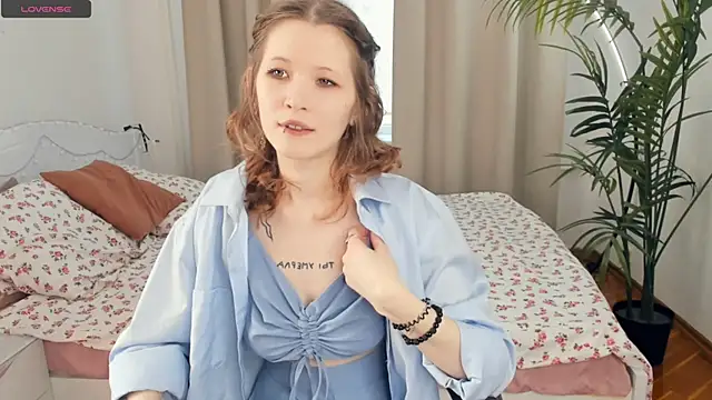EstellaZion online show from June 12, 7:18 am