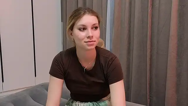 Snapshot of Sairallyn chatting on June 14, 9:17 pm Sairallyn online show from June 14, 9:17 pm