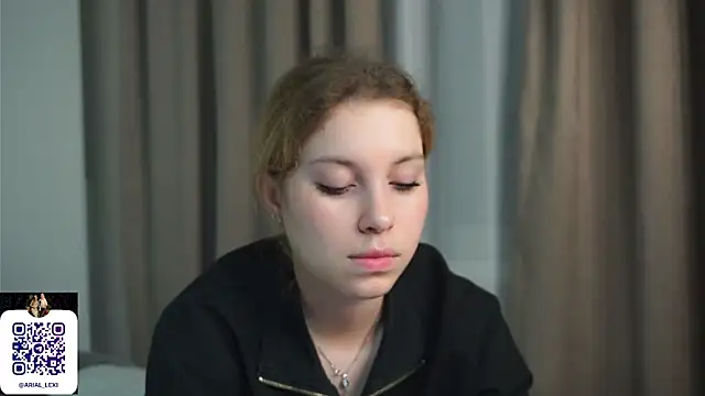 Sairallyn online show from June 18, 9:52 pm