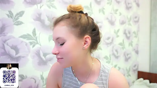 Sairallyn online show from July 13, 3:37 pm
