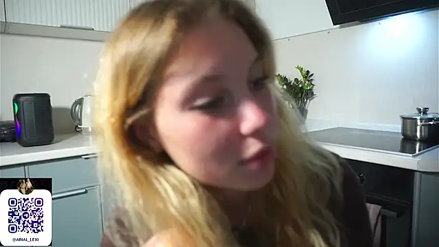 Sairallyn online show from July 28, 4:39 pm