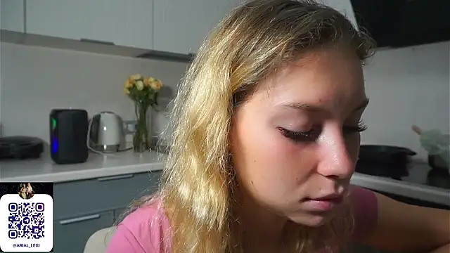 Sairallyn online show from August 1, 6:29 pm