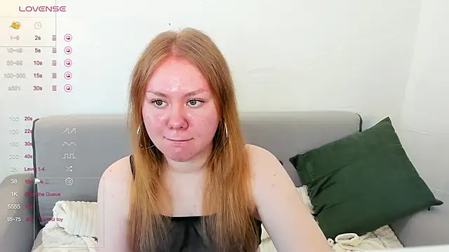 Snapshot of AlexaaBee chatting on June 7, 8:18 am AlexaaBee online show from June 7, 8:18 am