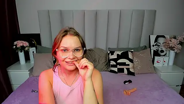 Snapshot of KattyWests chatting on June 16, 1:19 am KattyWests online show from June 16, 1:19 am