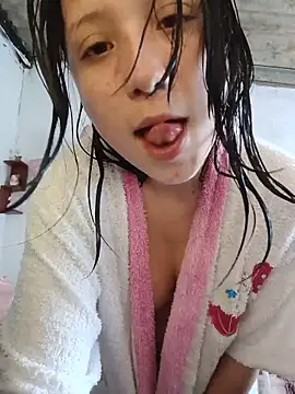 Snapshot of mileidy0106 chatting on June 6, 12:32 pm mileidy0106 online show from June 6, 12:32 pm