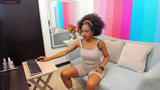 Snapshot of sarahi_pusey chatting on June 4, 1:28 pm sarahi pusey online show from June 4, 1:28 pm