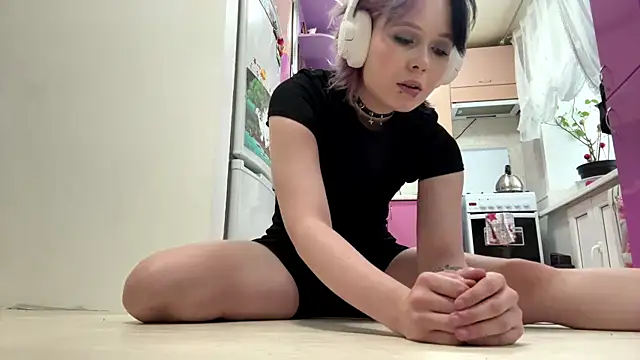 Snapshot of CuteLilit chatting on May 17, 2:13 pm CuteLilit online show from May 17, 2:13 pm