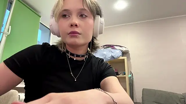 Snapshot of CuteLilit chatting on May 28, 5:10 pm CuteLilit online show from May 28, 5:10 pm