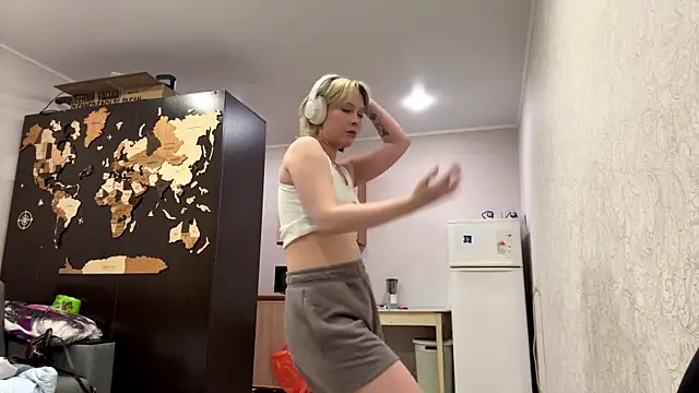 Snapshot of CuteLilit chatting on June 7, 6:33 pm CuteLilit online show from June 7, 6:33 pm
