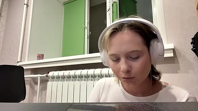 Snapshot of CuteLilit chatting on June 10, 8:08 pm CuteLilit online show from June 10, 8:08 pm
