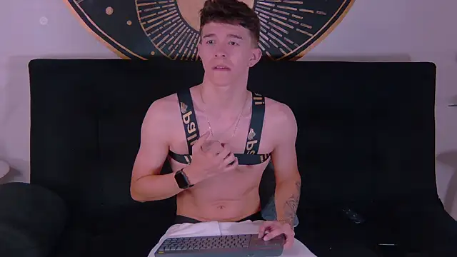 Snapshot of Tristan_Kane chatting on May 22, 12:11 pm Tristan Kane online show from May 22, 12:11 pm