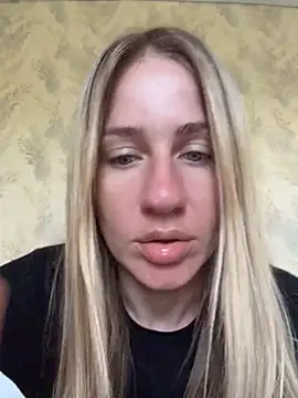 Snapshot of AnnaMist_ chatting on June 8, 6:47 am AnnaMist online show from June 8, 6:47 am