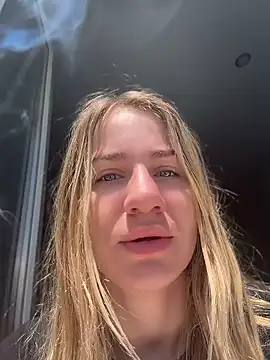 Snapshot of AnnaMist_ chatting on June 13, 6:33 am AnnaMist online show from June 13, 6:33 am