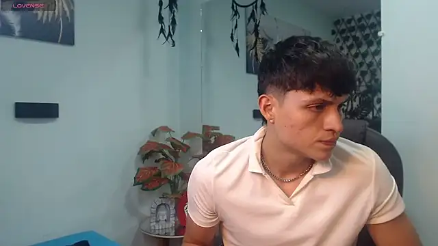 Snapshot of drago_ivan chatting on June 11, 8:18 pm drago ivan online show from June 11, 8:18 pm
