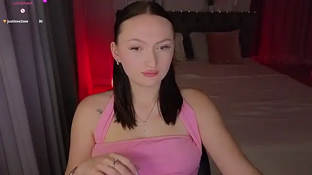 Snapshot of MizLouLou chatting on June 9, 11:27 pm MizLouLou online show from June 9, 11:27 pm