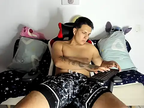 Snapshot of alexerdiego chatting on June 18, 4:35 am alexerdiego online show from June 18, 4:35 am