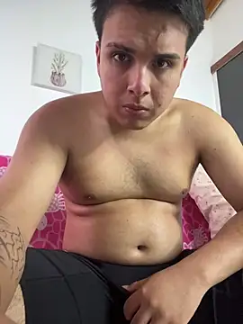 Snapshot of alexerdiego chatting on July 28, 2:35 pm alexerdiego online show from July 28, 2:35 pm
