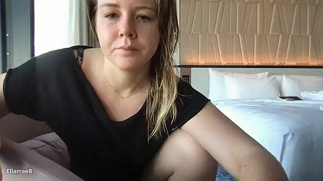 ellamae8 online show from June 15, 10:23 pm
