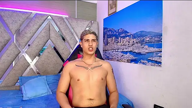 Snapshot of dominic_connor chatting on June 7, 3:32 am dominic connor online show from June 7, 3:32 am