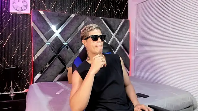 Snapshot of dominic_connor chatting on June 8, 3:40 am dominic connor online show from June 8, 3:40 am