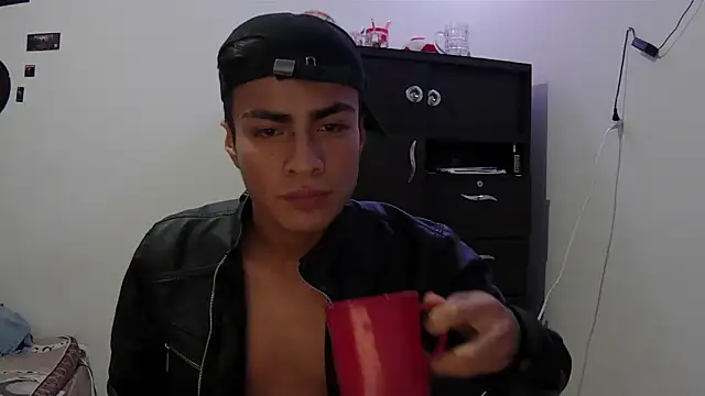 Snapshot of Fenix_hardcock chatting on May 18, 11:16 am Fenix hardcock online show from May 18, 11:16 am