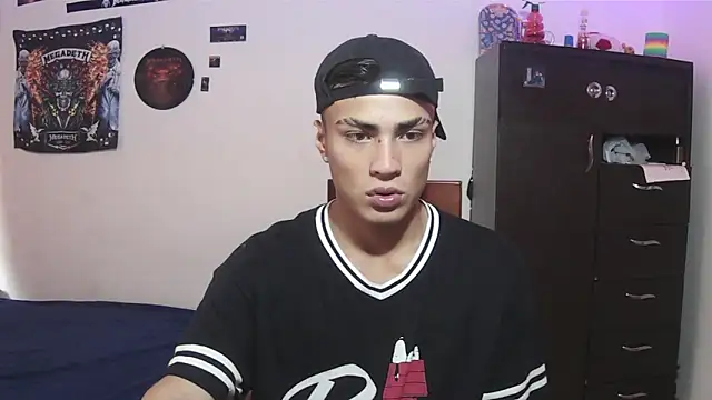Snapshot of Fenix_hardcock chatting on June 7, 4:44 pm Fenix hardcock online show from June 7, 4:44 pm