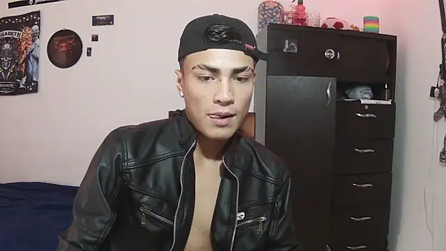 Snapshot of Fenix_hardcock chatting on June 9, 3:34 pm Fenix hardcock online show from June 9, 3:34 pm