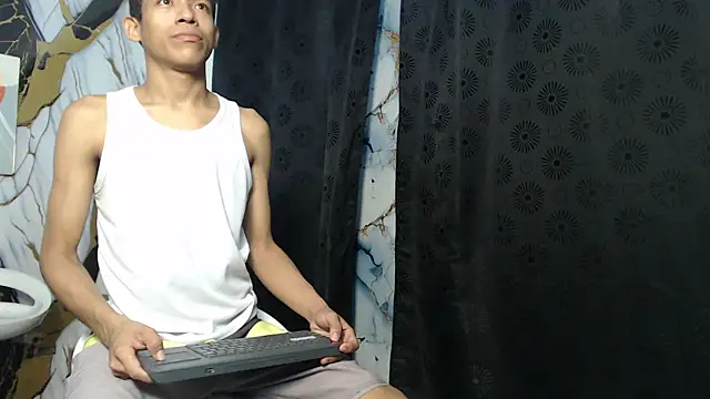 Snapshot of RONALDA_HOT26 chatting on May 21, 7:48 am RONALDA HOT26 online show from May 21, 7:48 am