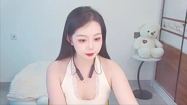 Snapshot of swie111 chatting on May 18, 3:02 am swie111 online show from May 18, 3:02 am