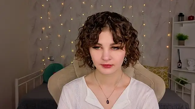 Snapshot of Kira__Fluffy chatting on June 13, 12:08 am Kira Fluffy online show from June 13, 12:08 am