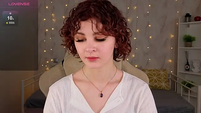 Snapshot of Kira__Fluffy chatting on June 14, 2:24 am Kira Fluffy online show from June 14, 2:24 am