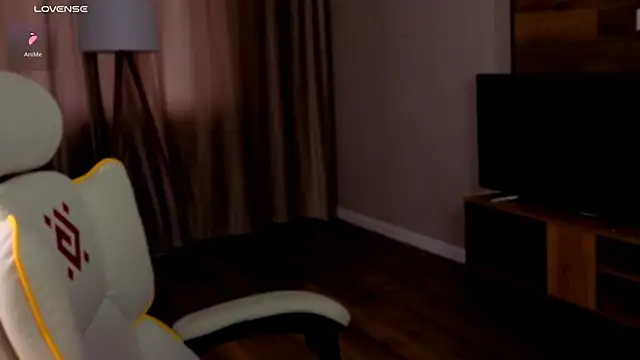 Snapshot of honeylanaa chatting on July 14, 4:39 am honeylanaa online show from July 14, 4:39 am