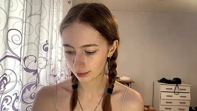 Snapshot of BrianneFarabee chatting on June 4, 11:16 am BrianneFarabee online show from June 4, 11:16 am