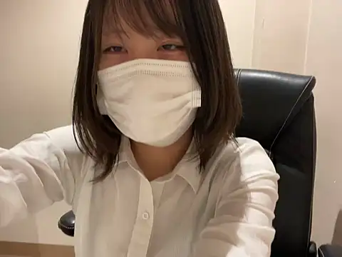 Snapshot of miniminimo_o chatting on June 2, 10:17 am miniminimo o online show from June 2, 10:17 am